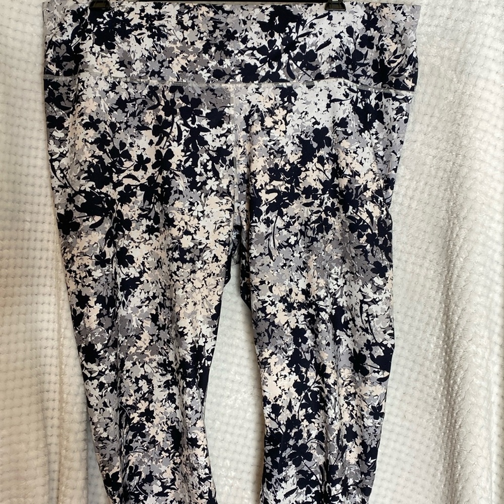 Powerhold by Fabletics activewear cropped pants leggings